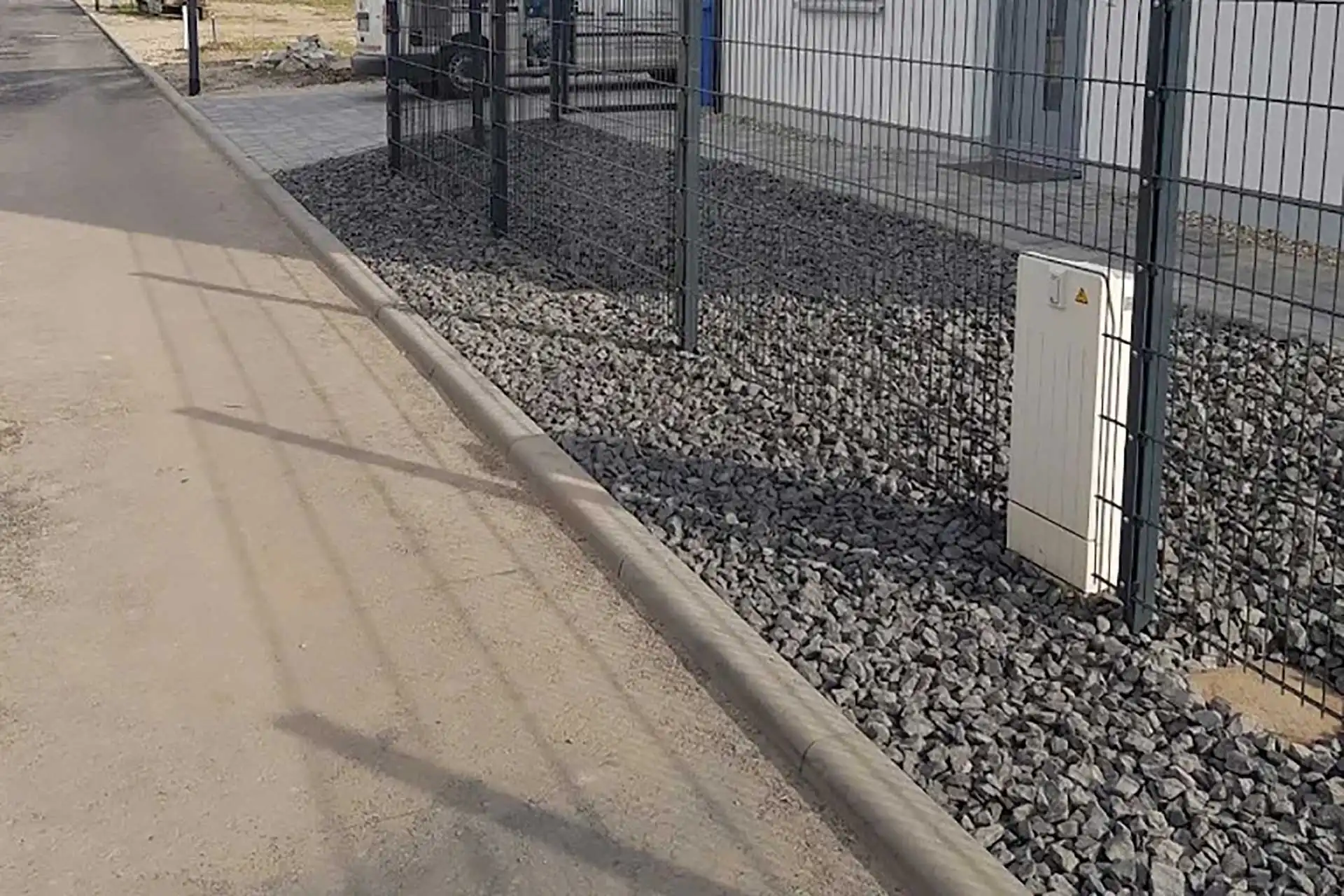 Garten- & Landschaftsbau Abitzsch in Merseburg - Leistungen - Zaun mit Spritzschutz