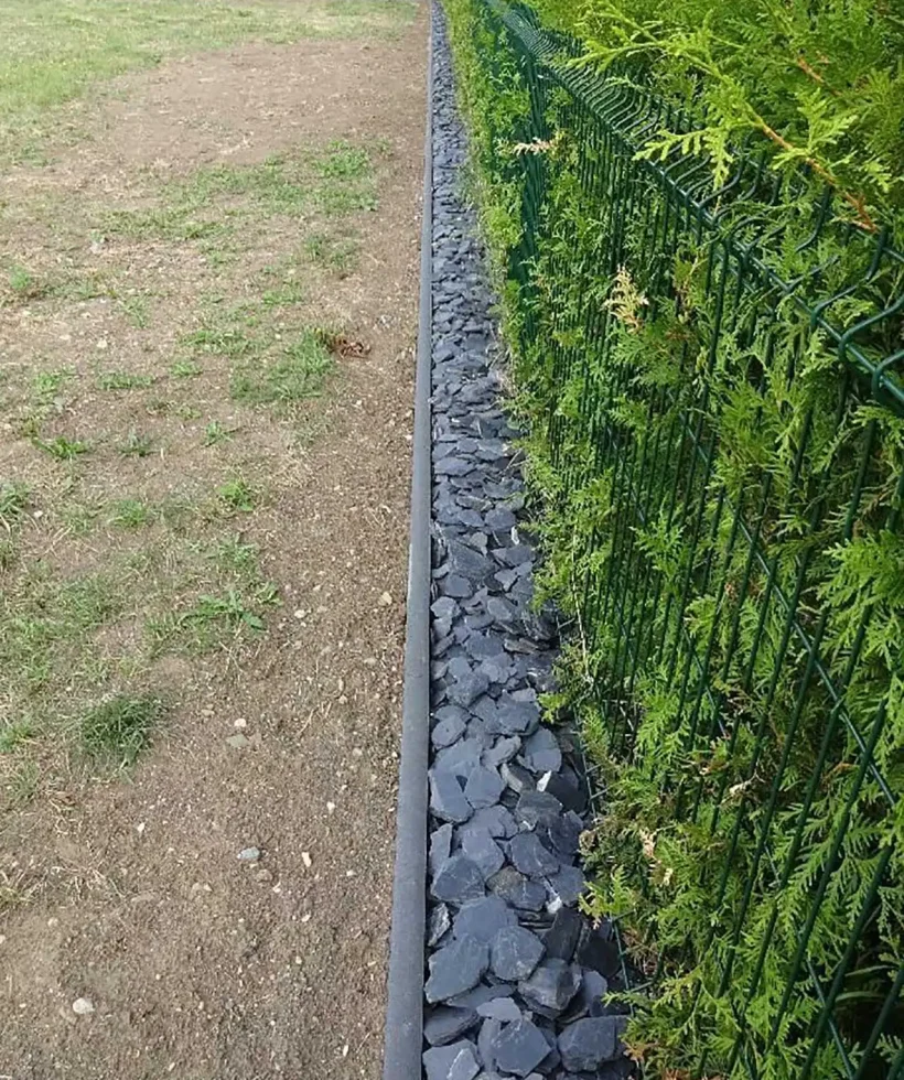 Garten- & Landschaftsbau Abitzsch in Merseburg - Leistungen - Grüne Sichtschutzzaun, der eine natürliche Barriere bildet
